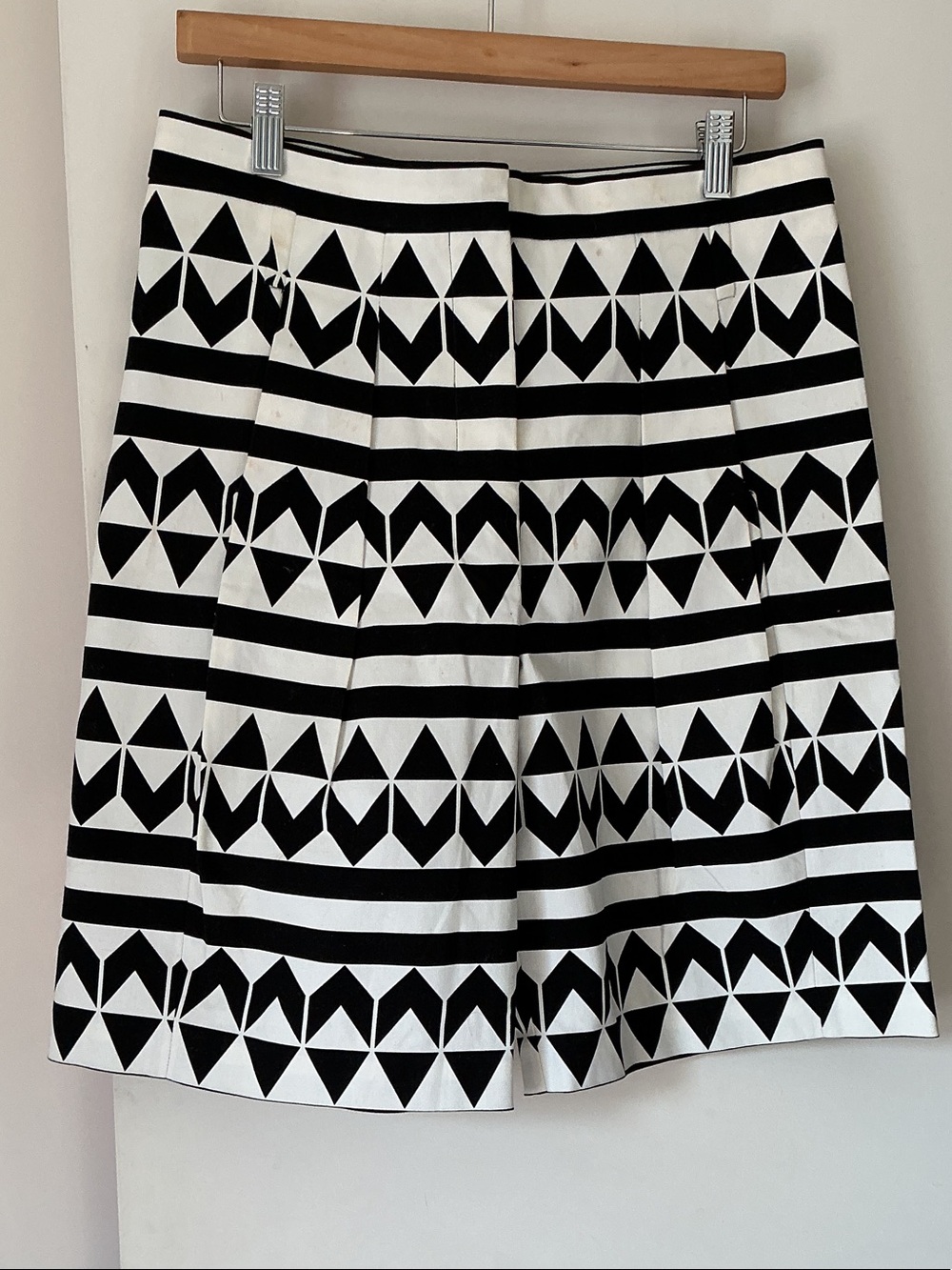 EDUN Black & White Geometric Women’s Shorts